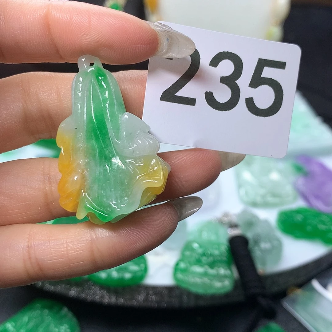 翡翠吊坠(赠链)未镶嵌