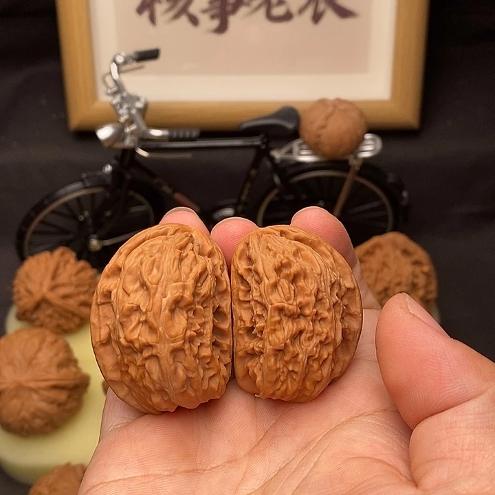 桃核吊坠白狮子半壁