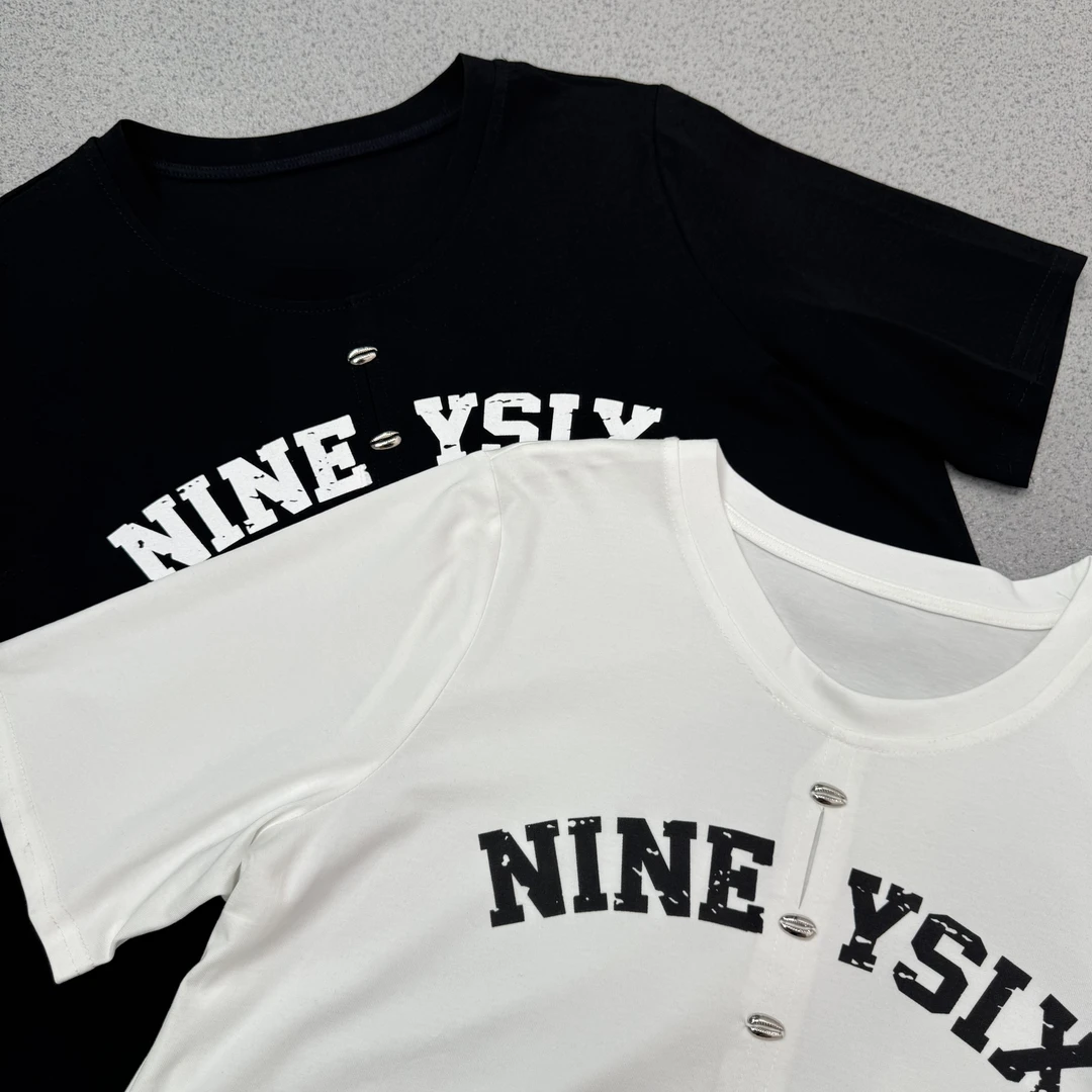 【妃儿红】T夏季高品质时尚字母纽扣T恤-7302