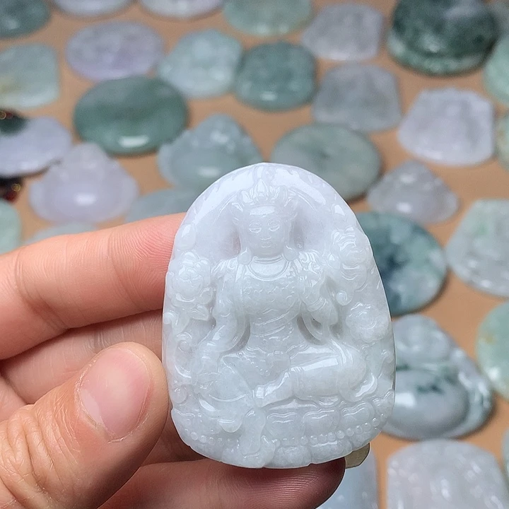 翡翠未镶嵌颈饰度母