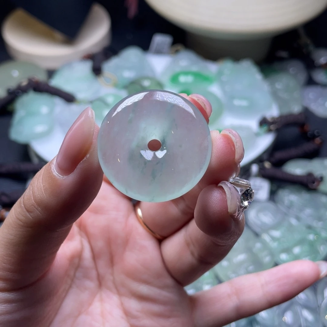 颈饰未镶嵌翡翠