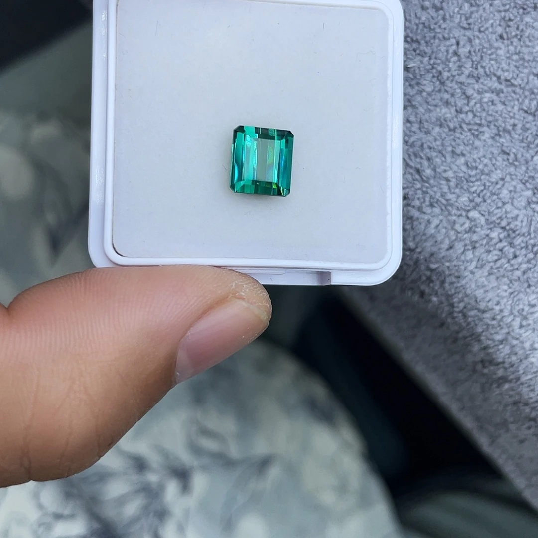 裸石碧玺未镶嵌3.032Ct。