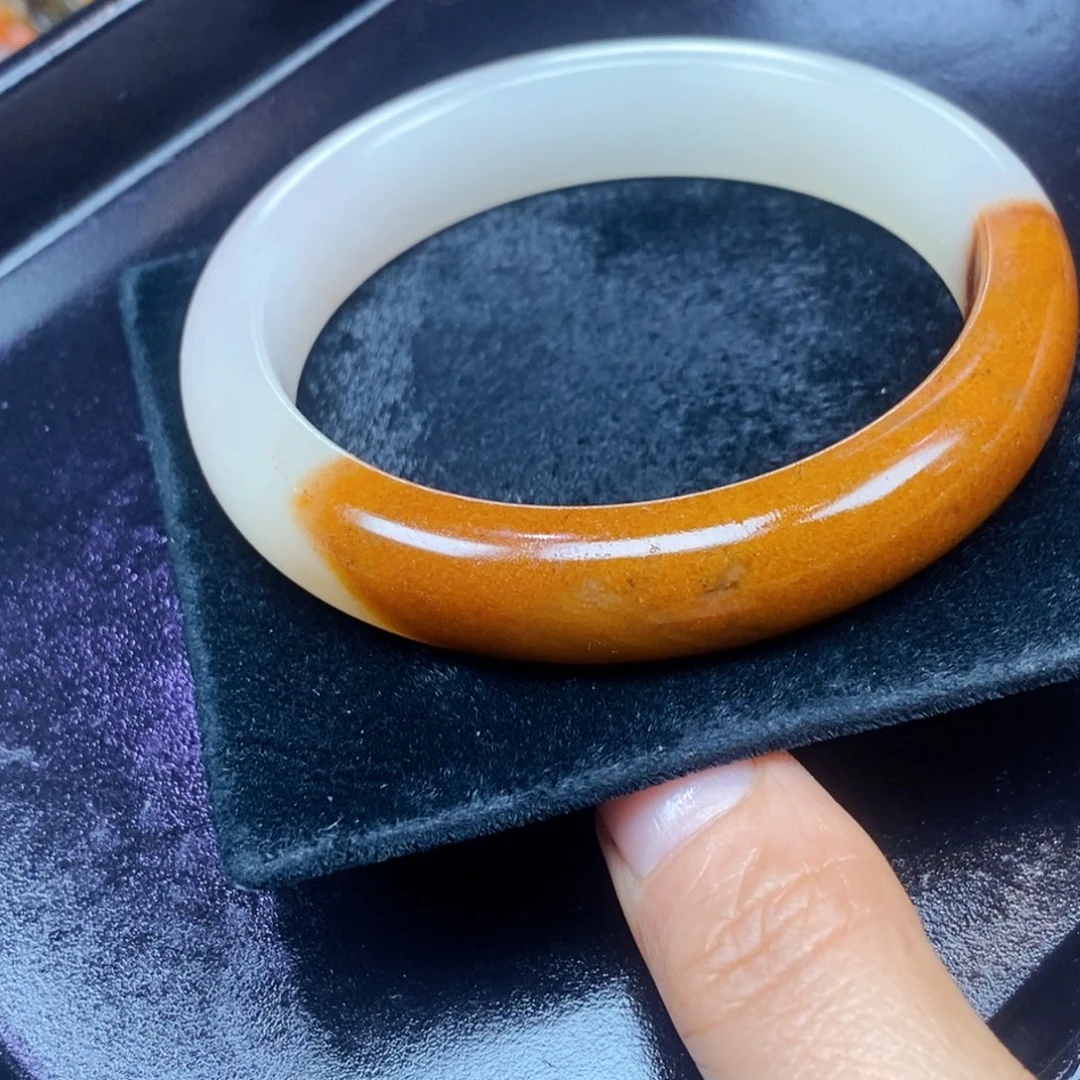 颈饰未镶嵌石英岩玉