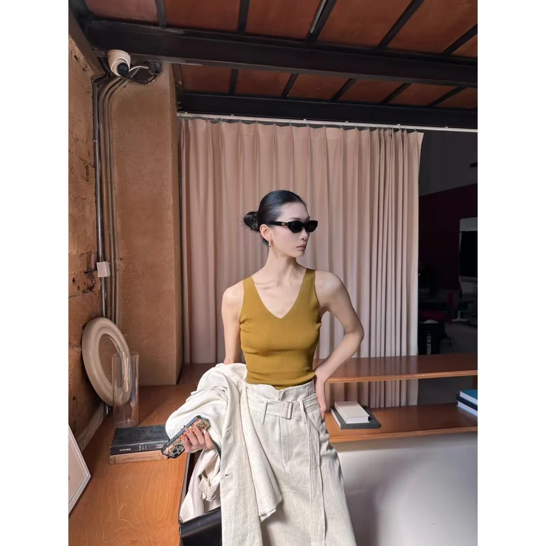 FIINAL《骨感心机》纯色V领无袖针织背心