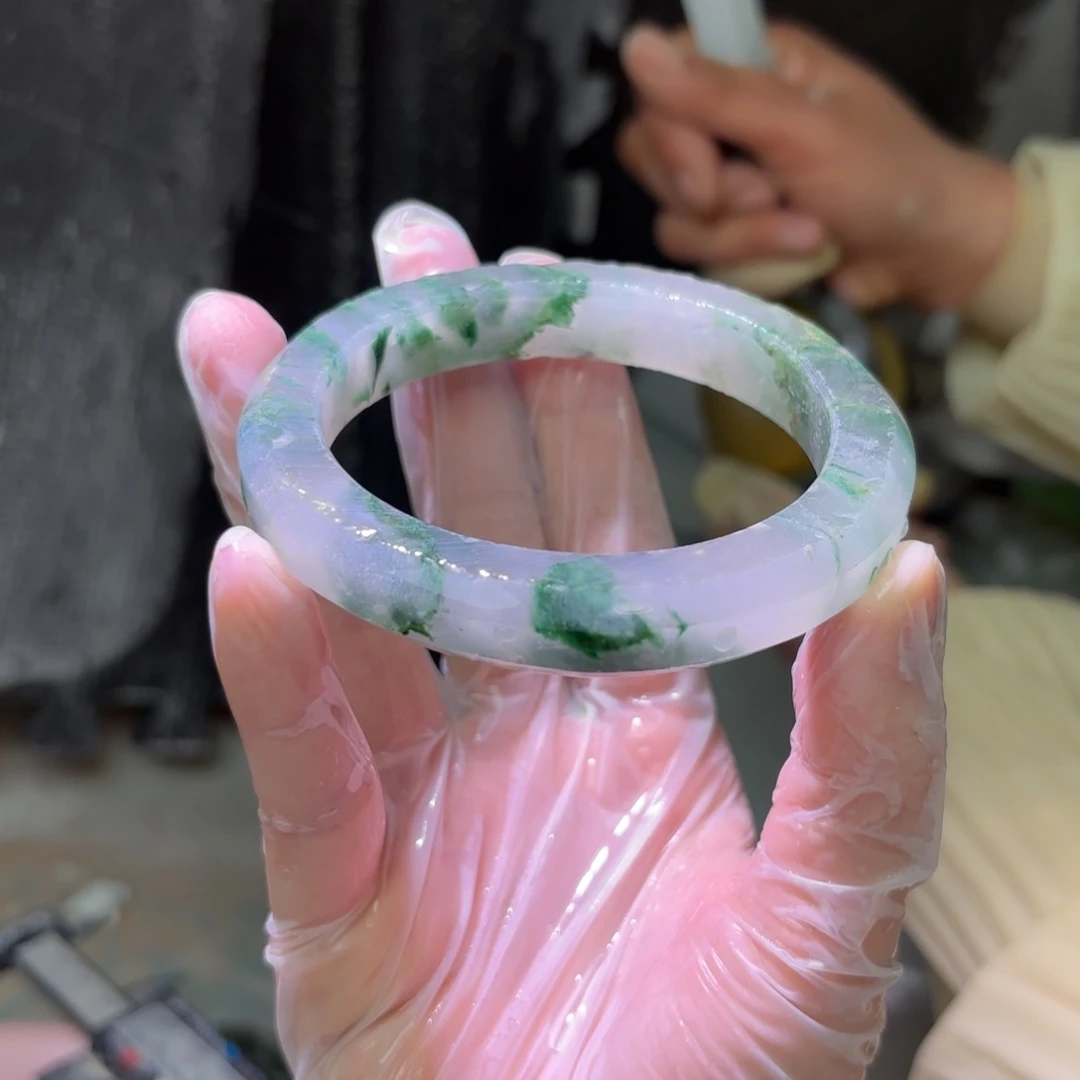 琪***←石英质玉未镶嵌手镯定制