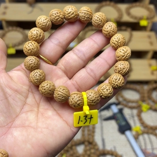 木质野生桃核手串