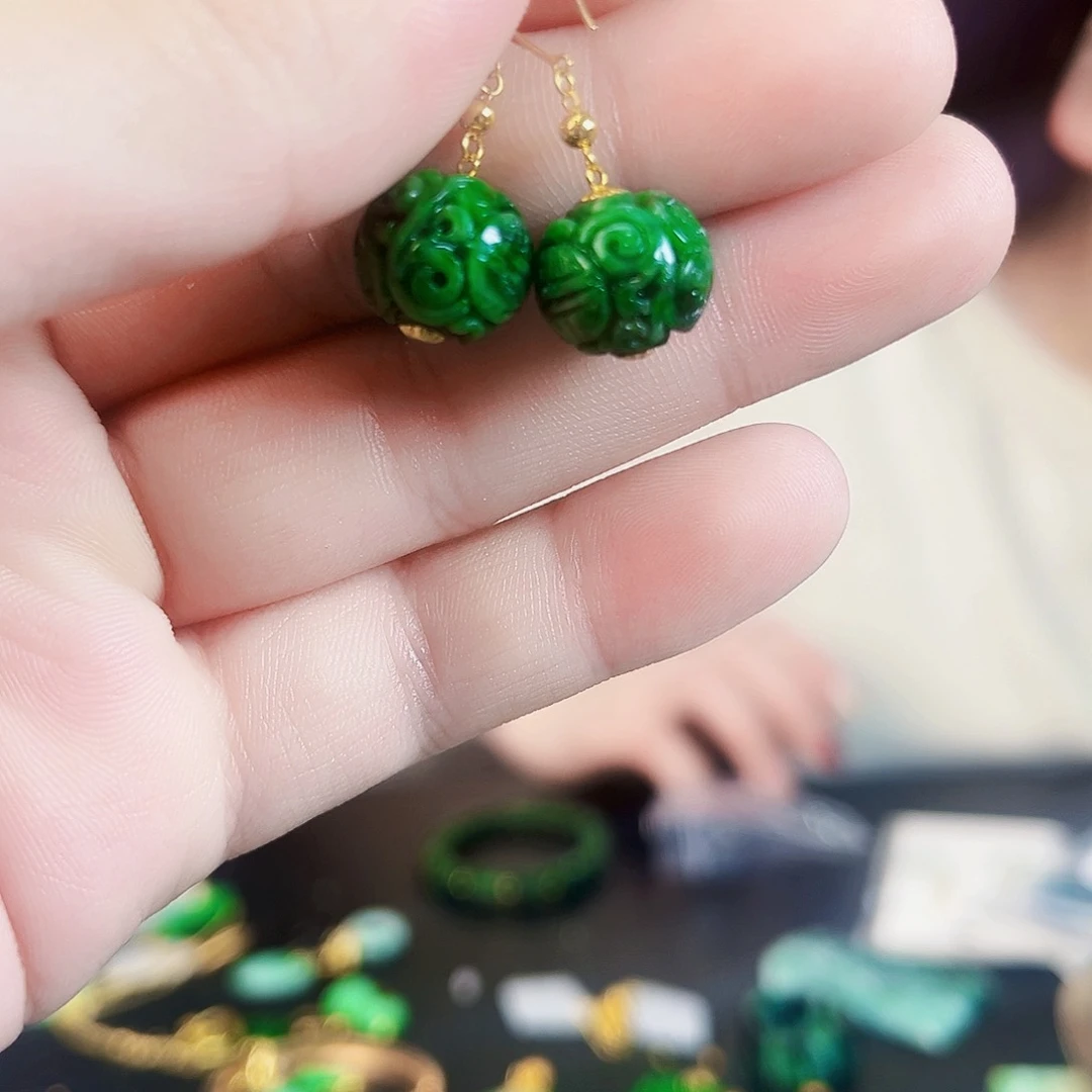 翡翠颈饰18K金镶嵌耳饰