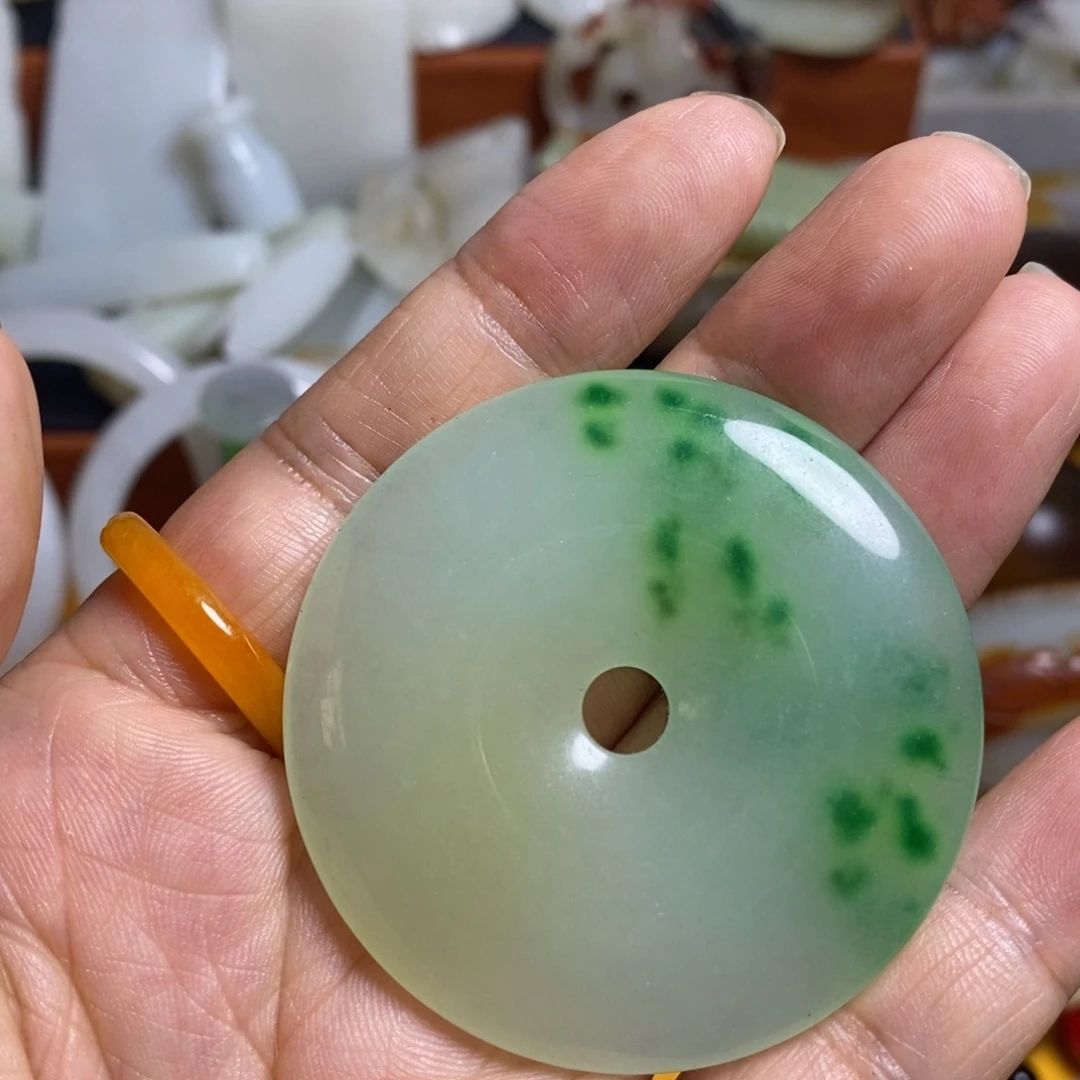 颈饰未镶嵌和田玉（糖玉）