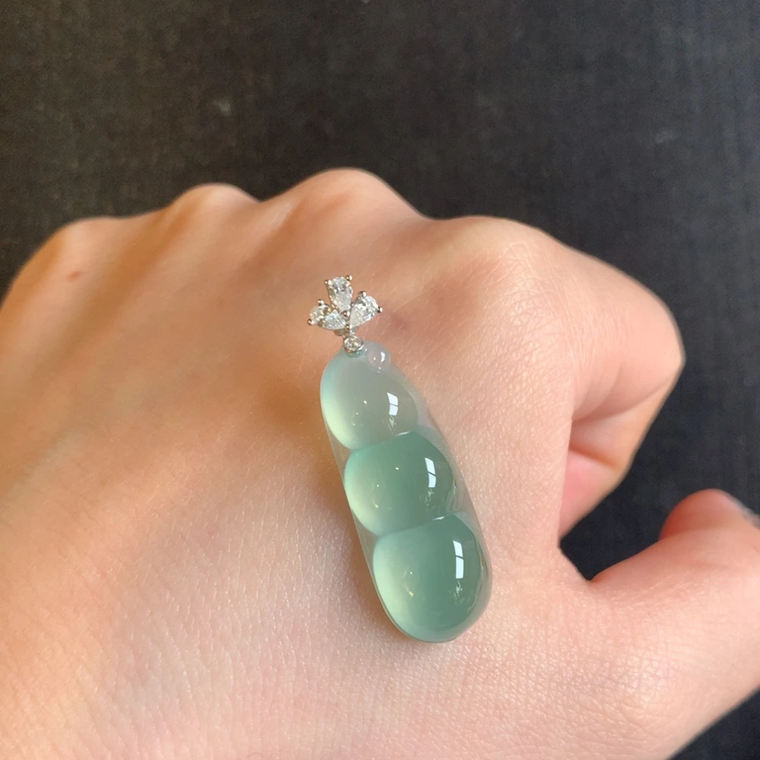 翡翠颈饰18K金镶嵌天然翡翠