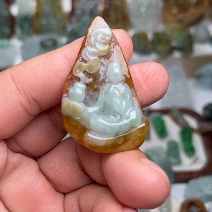 翡翠未镶嵌颈饰悟道