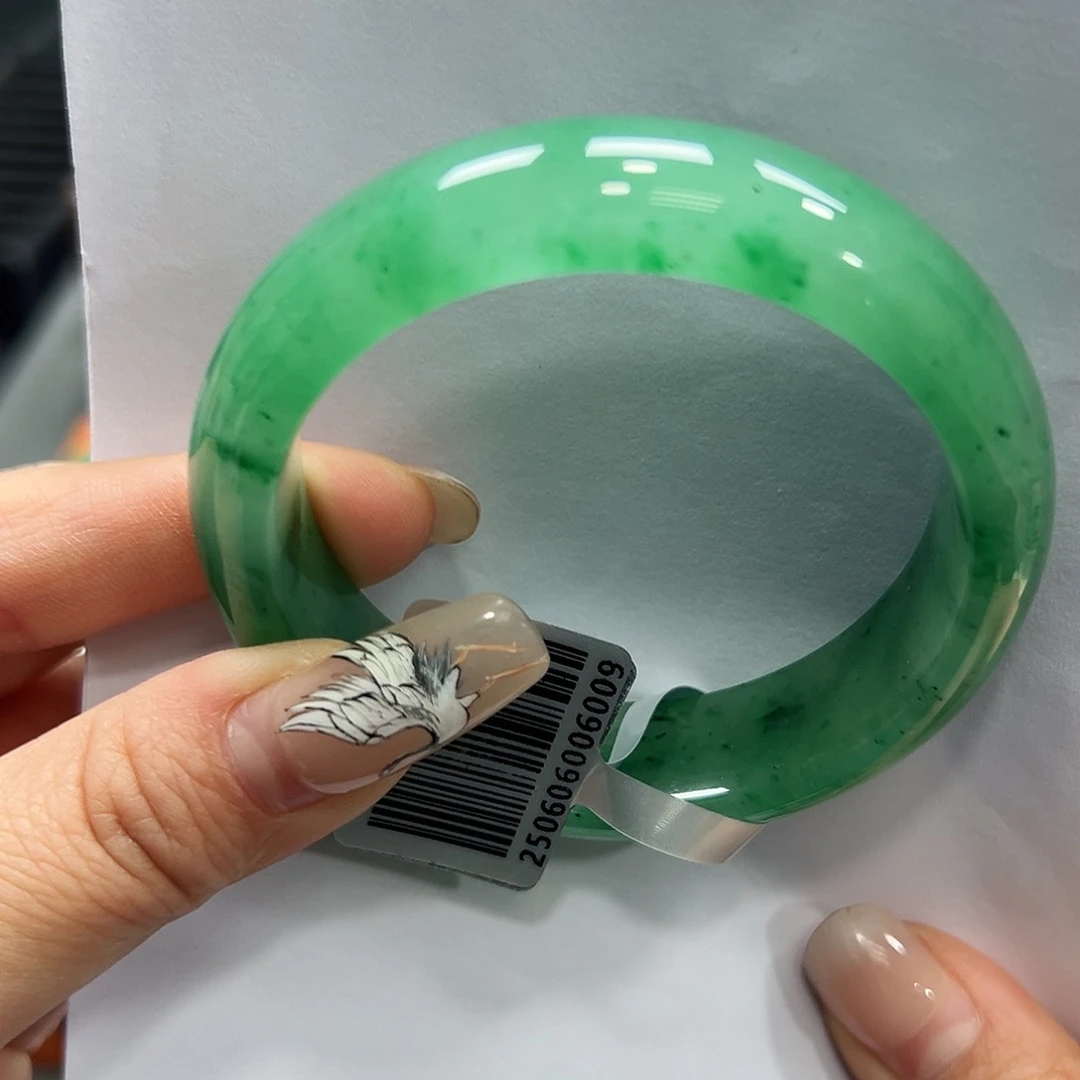 晖***儿石英质玉（非洲翠）手镯未镶嵌