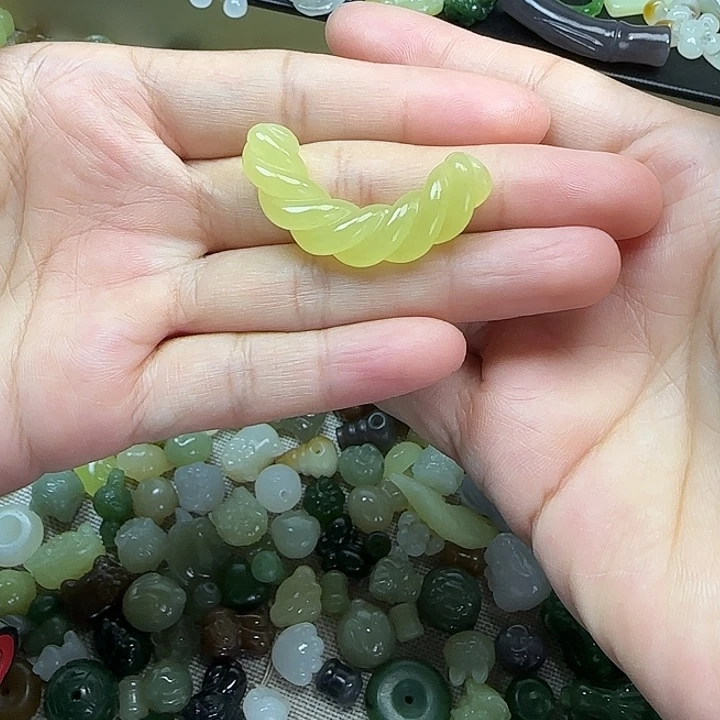 未镶嵌和田玉挂件