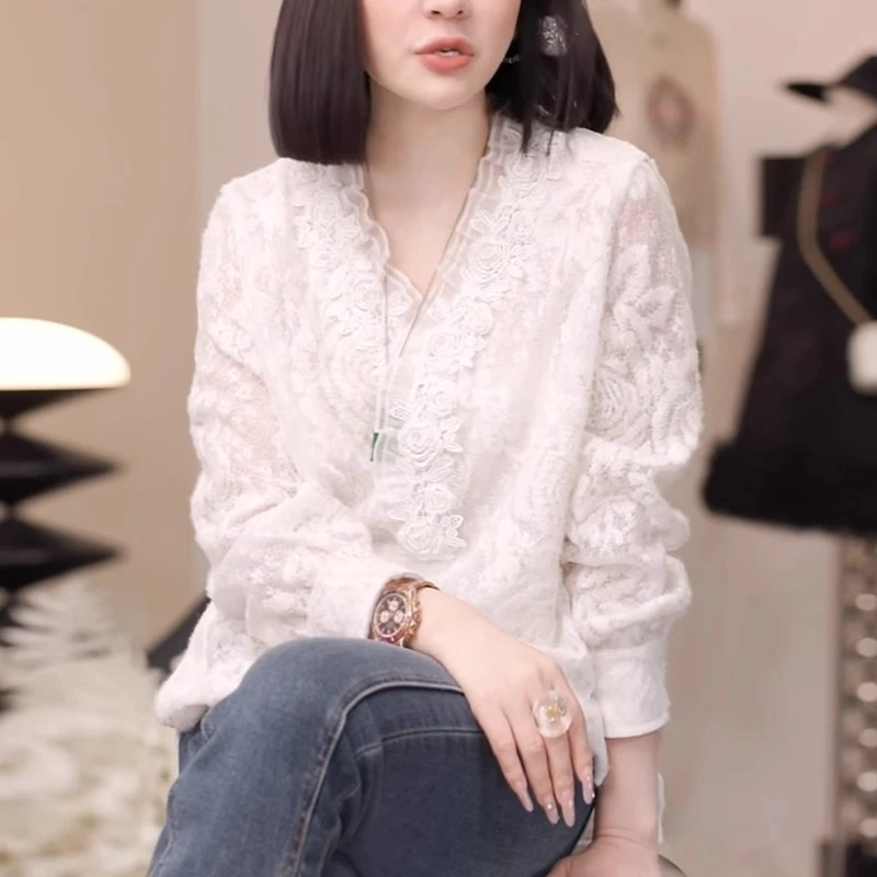 白色V领衬衫女士2025春季新款洋气高端别致小衫宽松显瘦提花上衣