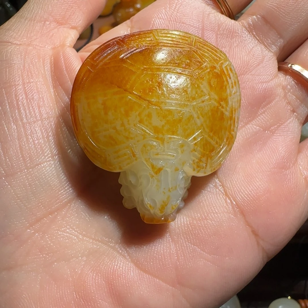 有***。和田玉未镶嵌挂件