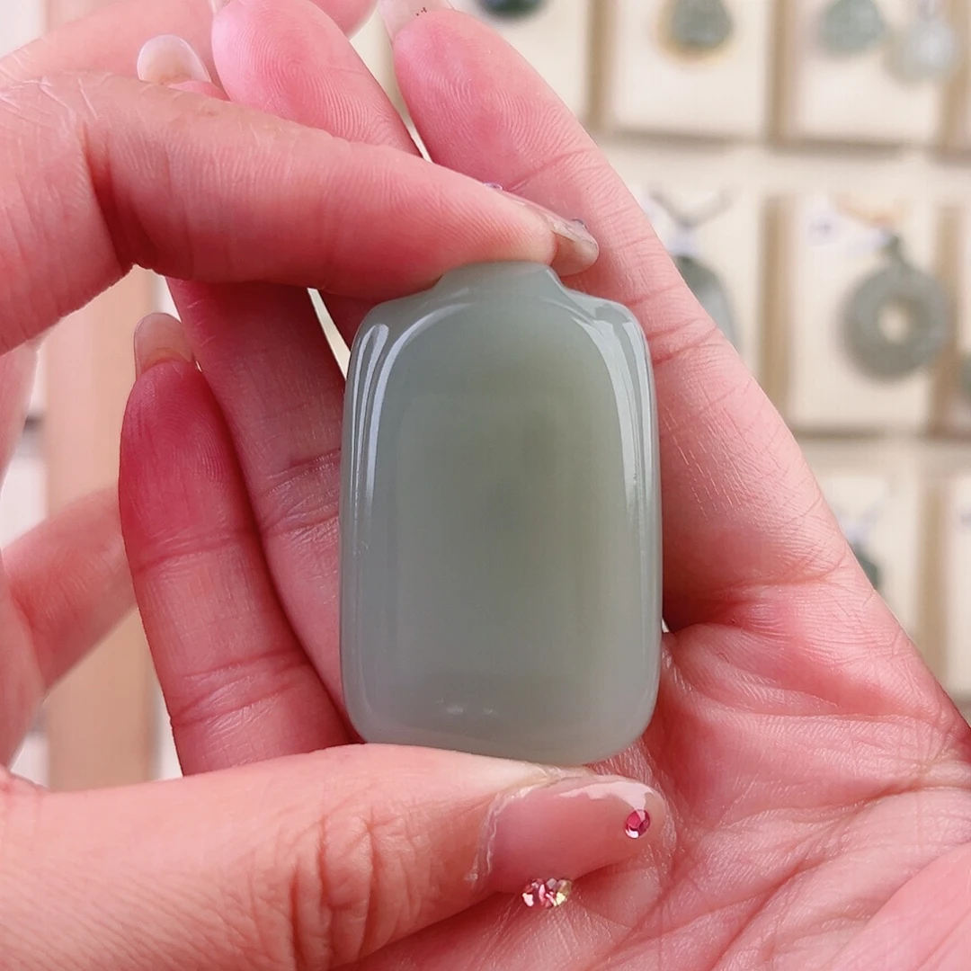 淡***之和田玉未镶嵌颈饰