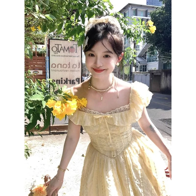 小个子夏季法式甜美温柔黄色蕾丝方领泡泡公主连衣裙显瘦短裙裙子