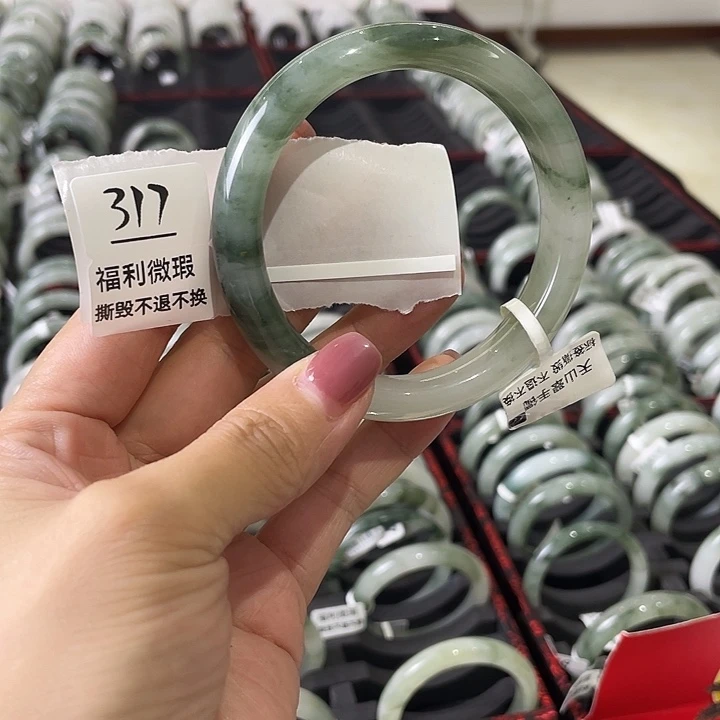 未镶嵌手镯石英岩玉