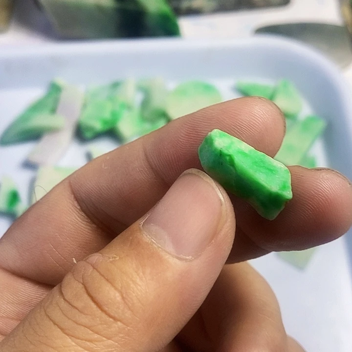 合***理翡翠散珠天然翡翠A货挂件