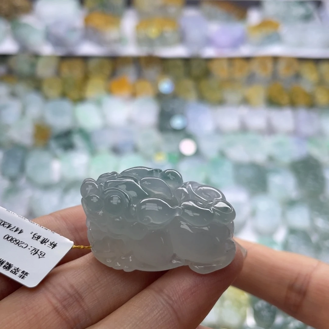 B***g翡翠未镶嵌颈饰貔貅