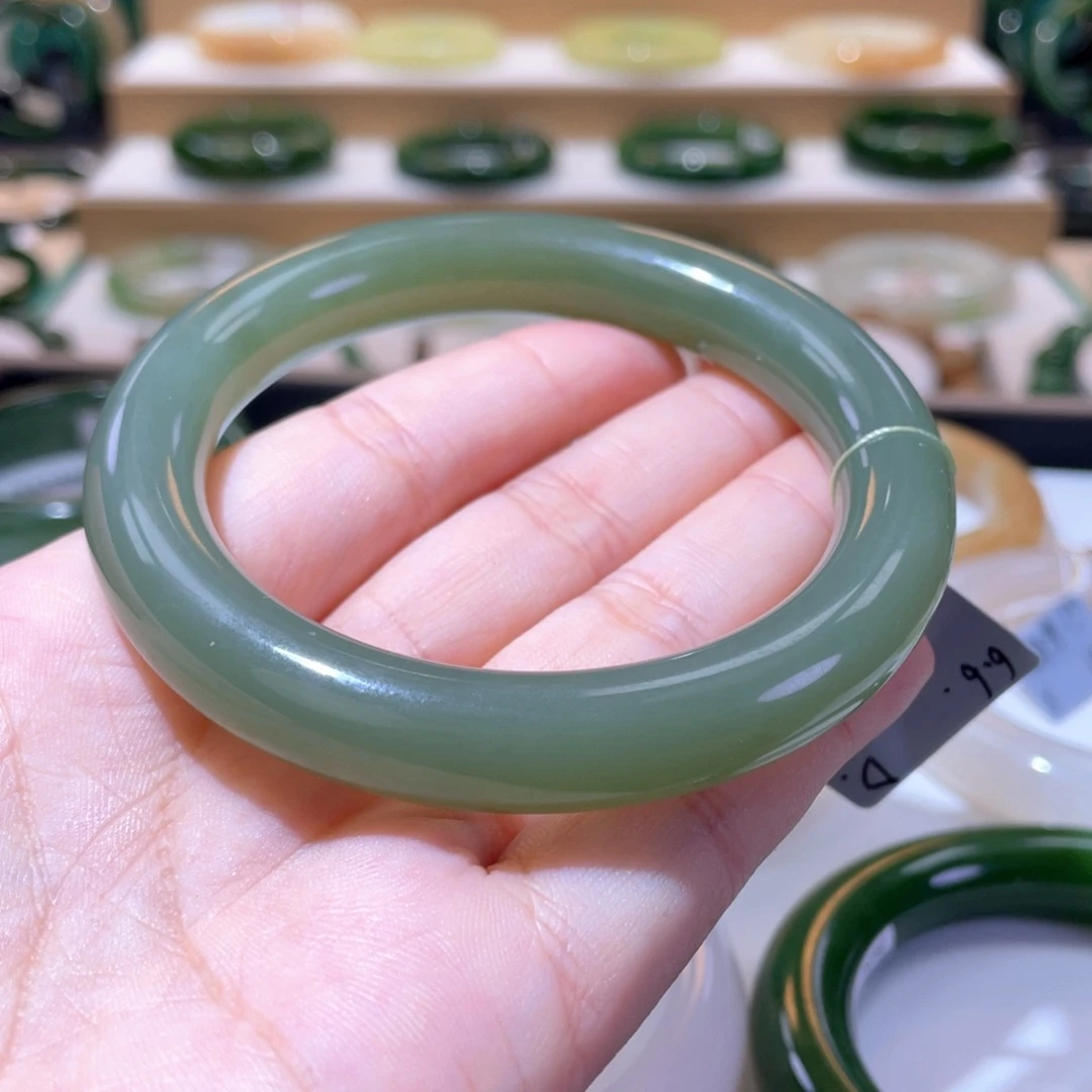 和田玉未镶嵌颈饰高品湖水绿手镯58/59