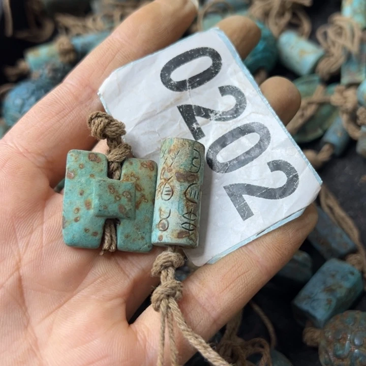 海***墙颈饰未镶嵌和田玉（糖玉）