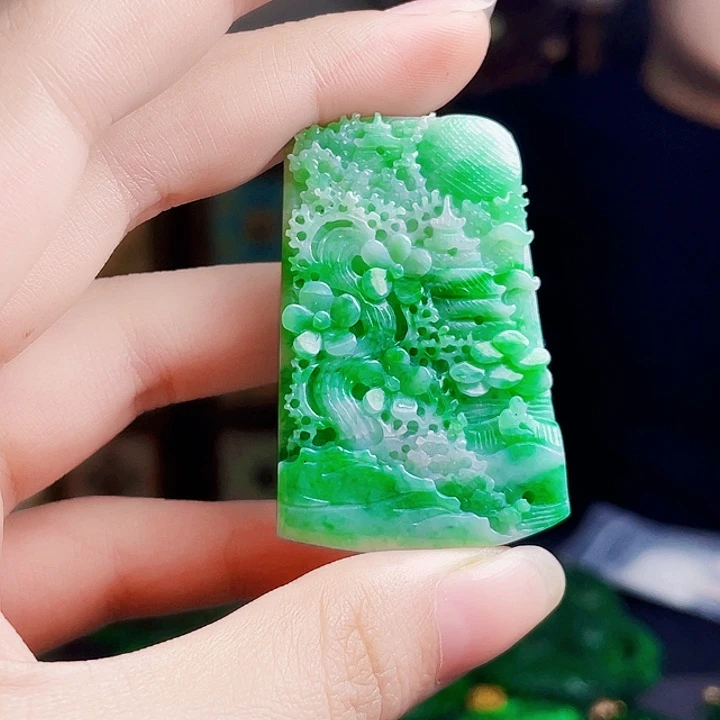 翡翠未镶嵌颈饰多样性