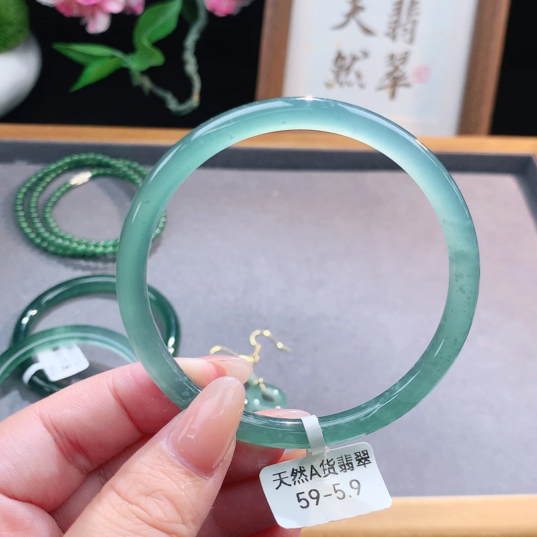 未镶嵌手镯（圆镯）翡翠
