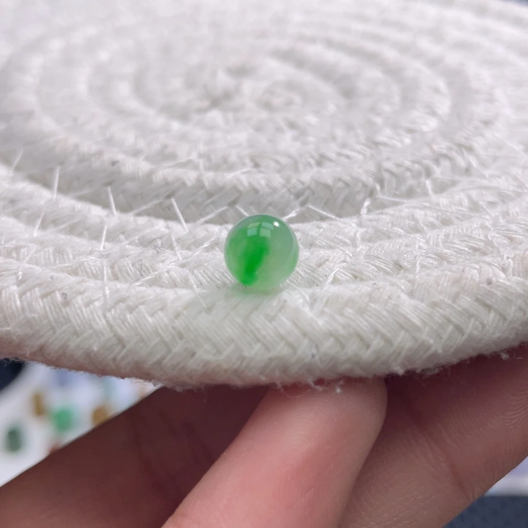 散珠翡翠特色阳绿圆珠卡7mm