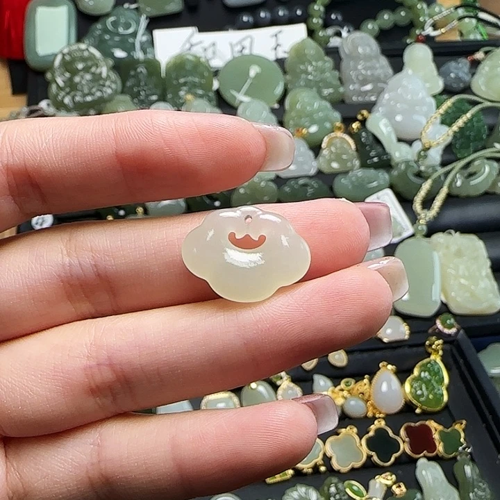 颈饰未镶嵌和田玉