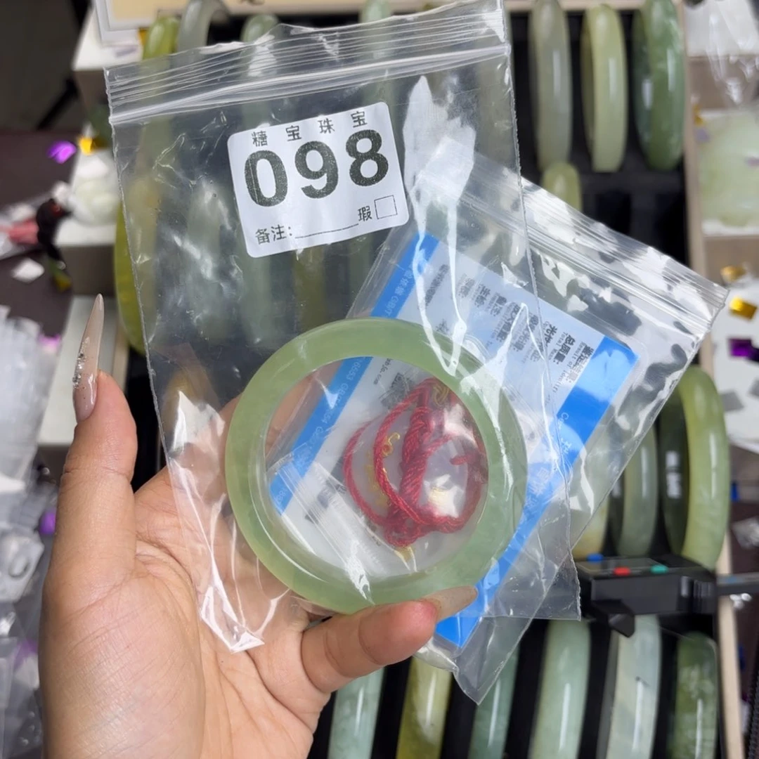未镶嵌蛇纹石玉手镯竹***兮