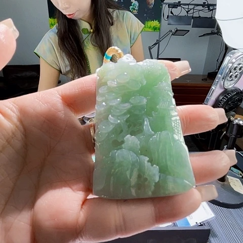 颈饰未镶嵌翡翠一个