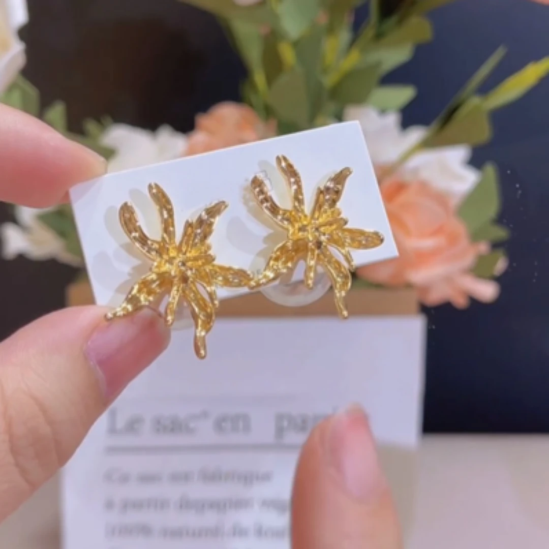 铜合金仿珍珠耳饰  W804花朵珠珠前后戴耳钉复古时尚轻奢气质