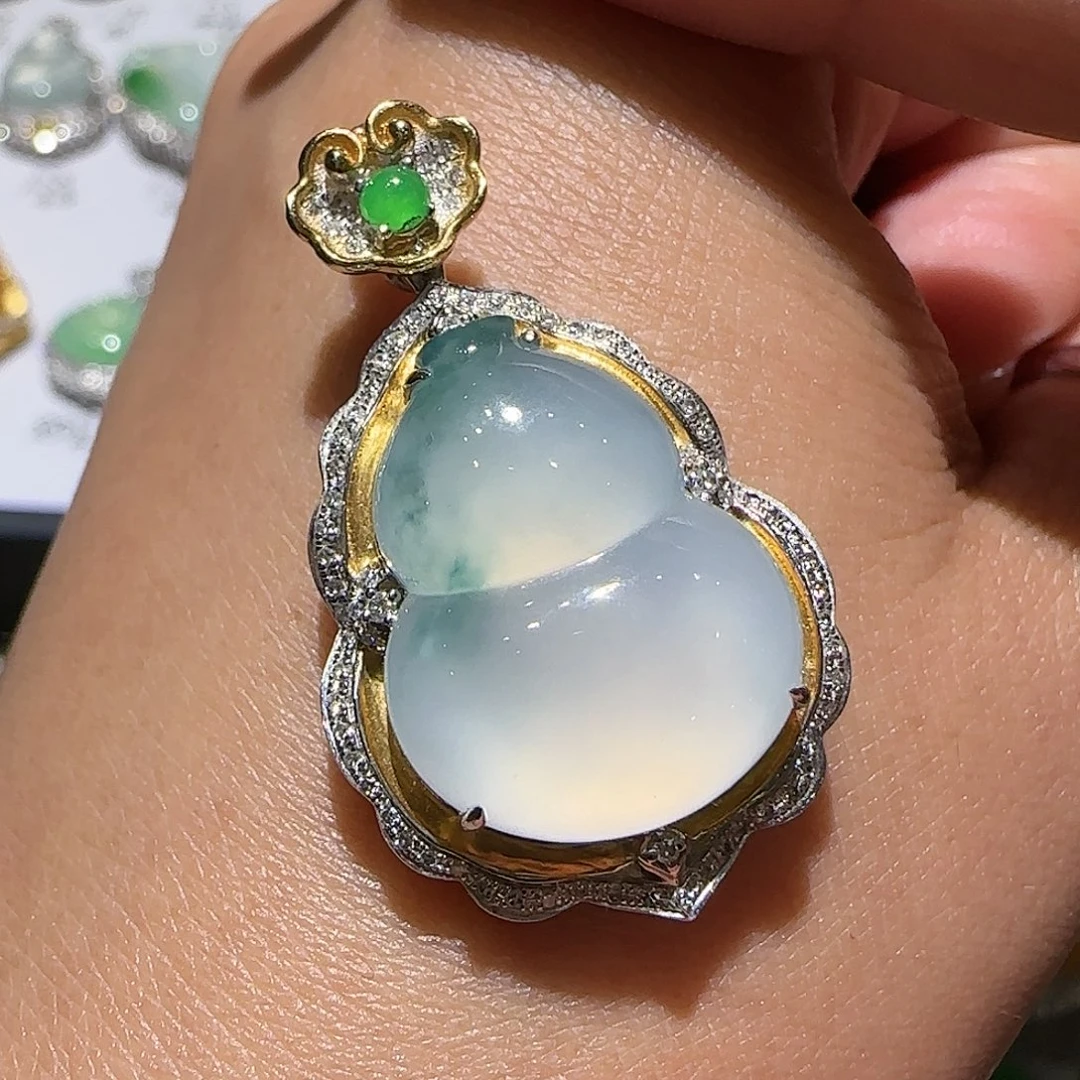 【闪购商品】颈饰18K金镶嵌翡翠天然