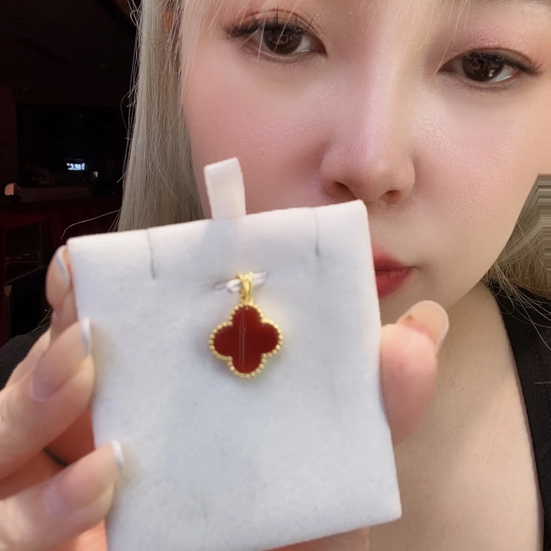 玛瑙/玉髓18K金镶嵌吊坠(不含链)15mm红花
