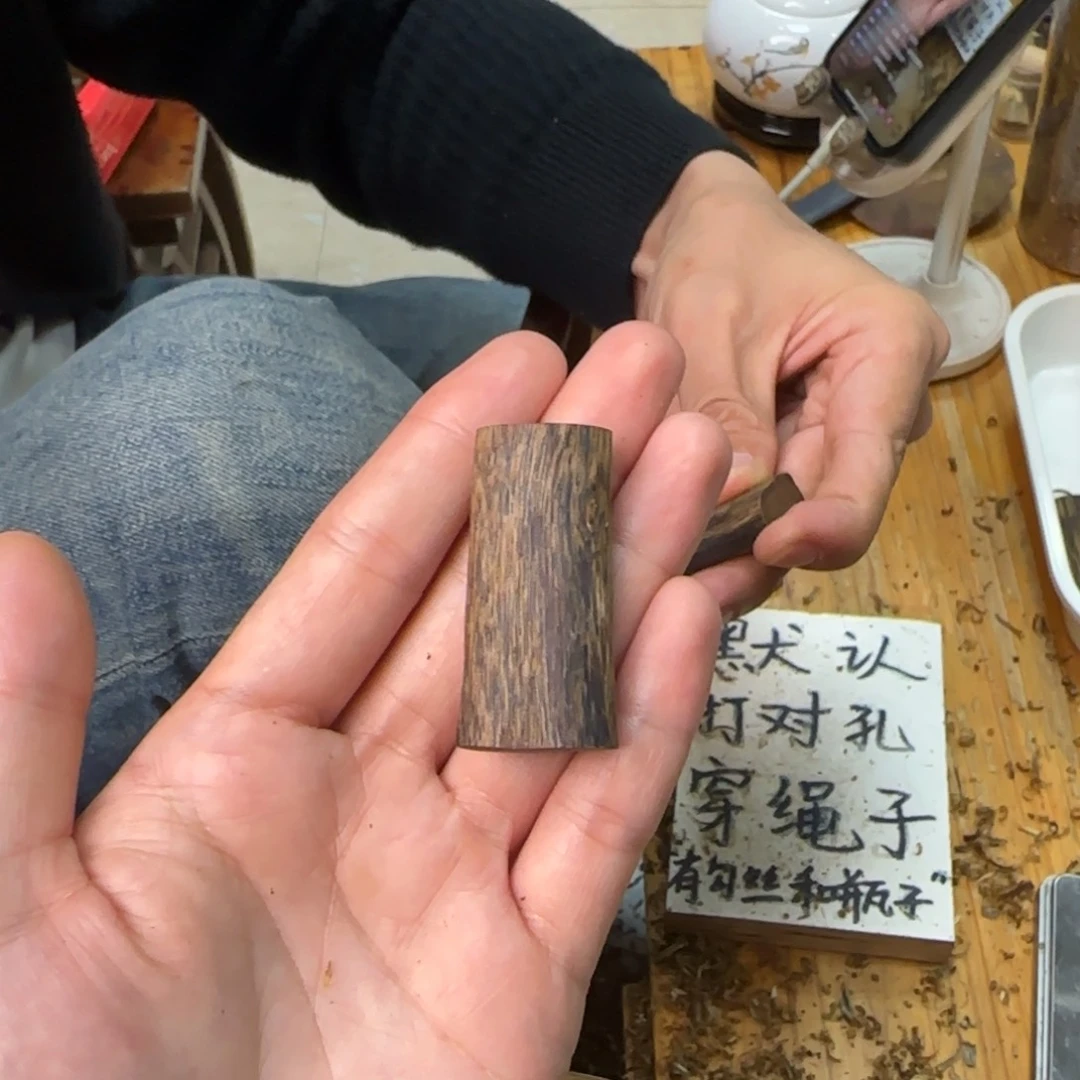 沉香吊坠素牌绿奇7.3克