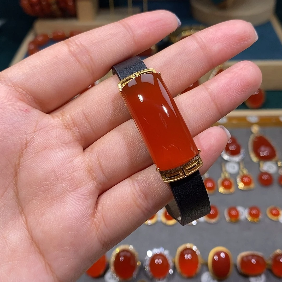 颈饰18K金镶嵌南红玛瑙