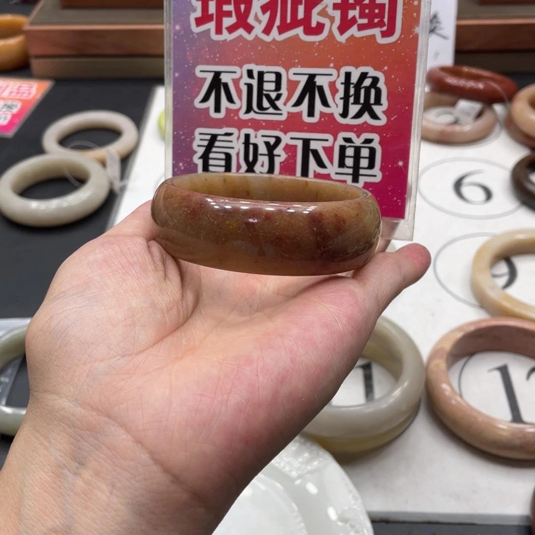 吱***赵石英质玉手镯未镶嵌