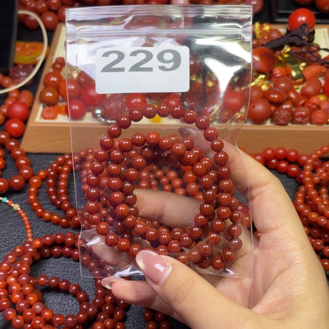 南红玛瑙颈饰合金静***?