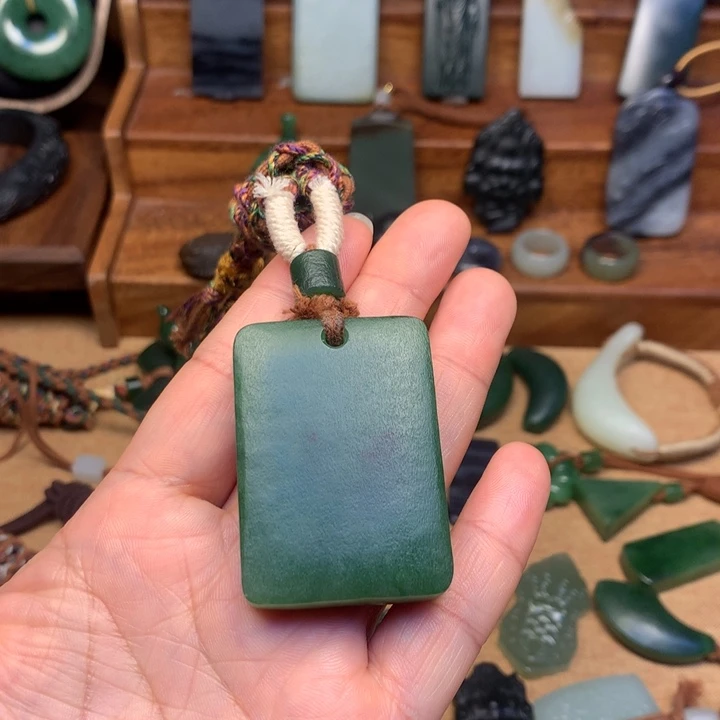 *****和田玉未镶嵌颈饰