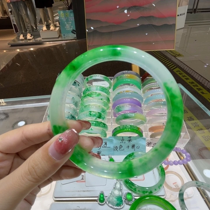 翡翠手镯未镶嵌翡翠手镯