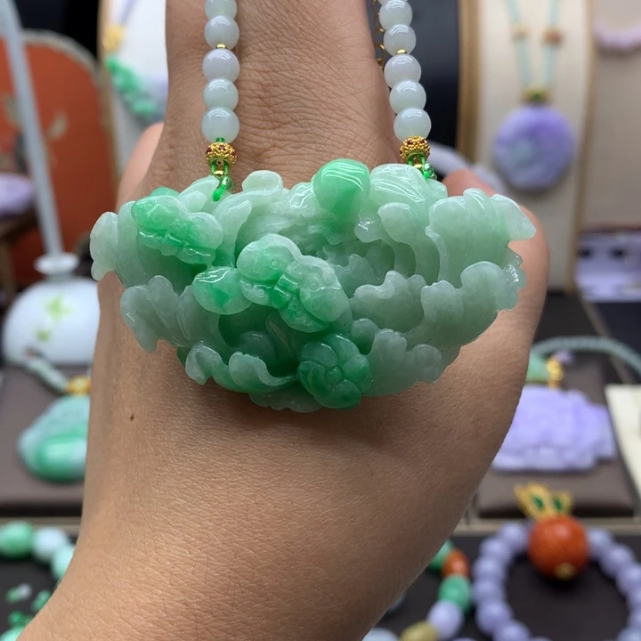 翡翠未镶嵌吊坠(赠链)