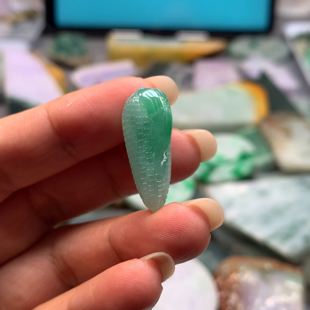 翡翠未镶嵌颈饰翡翠