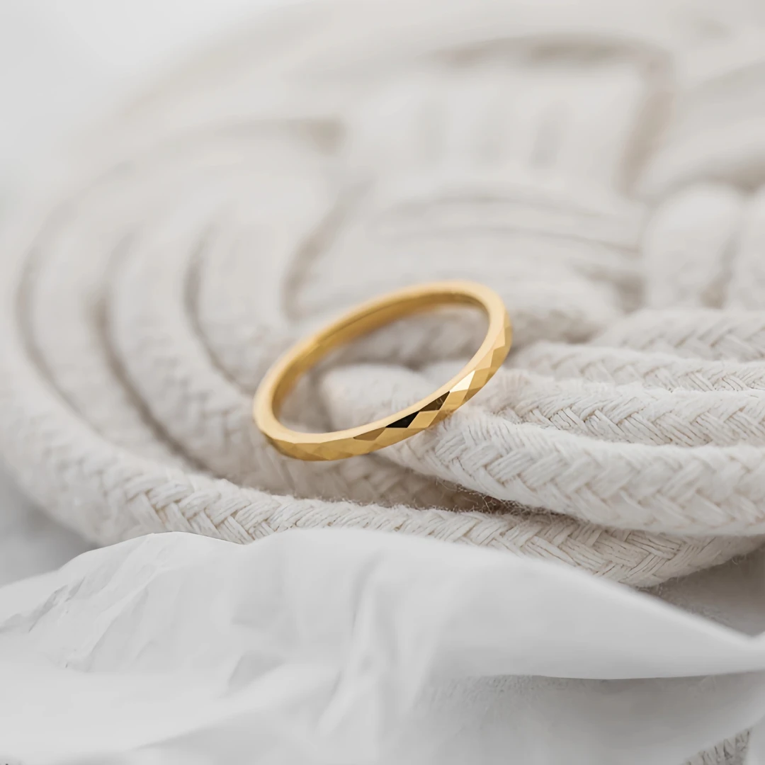 钛钢戒指 2025新款菱格纹戒指女小众设计轻奢戒指女情侣尾戒