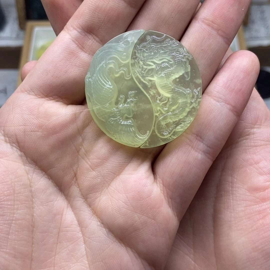 蛇纹石玉颈饰未镶嵌在***春