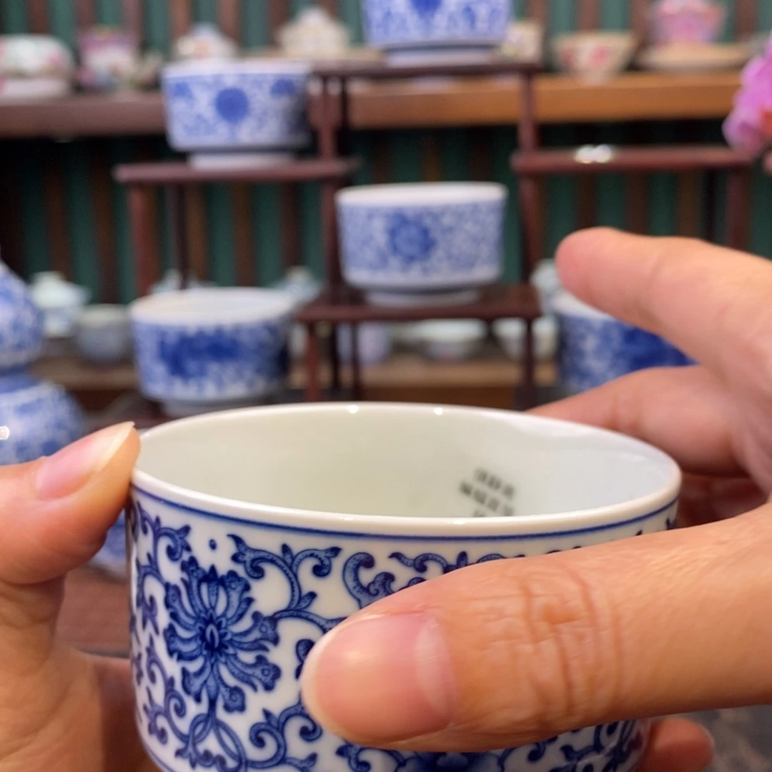 闭****?手工陶瓷柴窑精工缠枝蝙蝠直筒杯