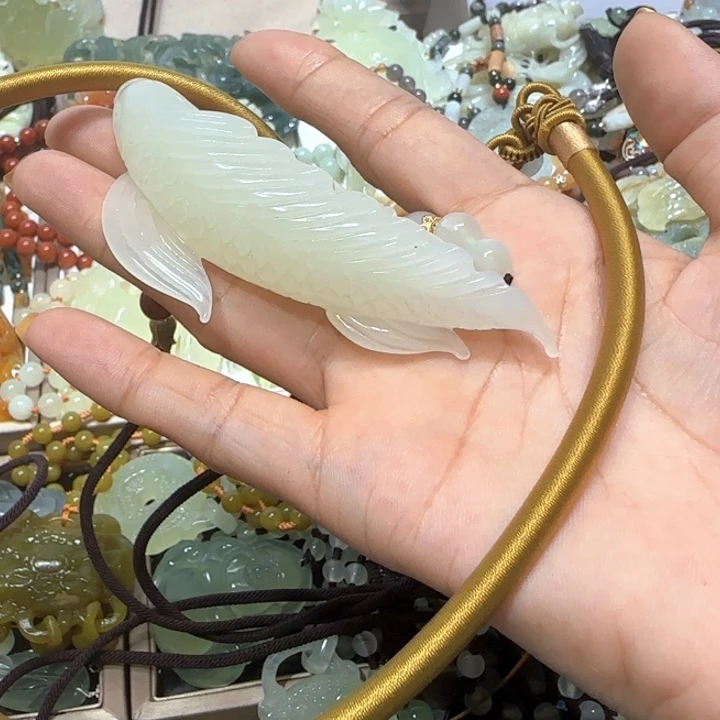 蛇纹石玉未镶嵌吊坠花****杨