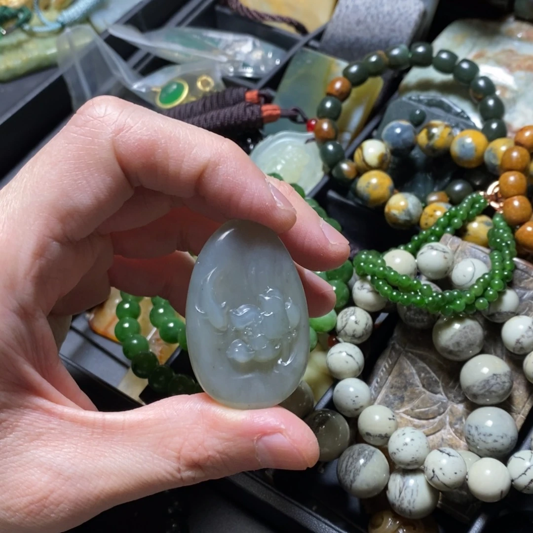 蛇纹石玉未镶嵌颈饰