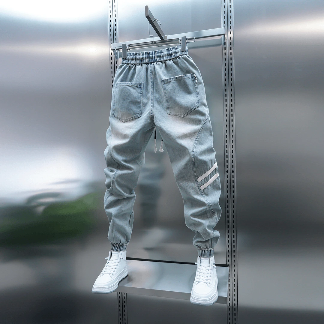 2025潮男新款束脚牛仔裤春夏薄款浅蓝色松紧腰拼接小脚时尚哈伦裤