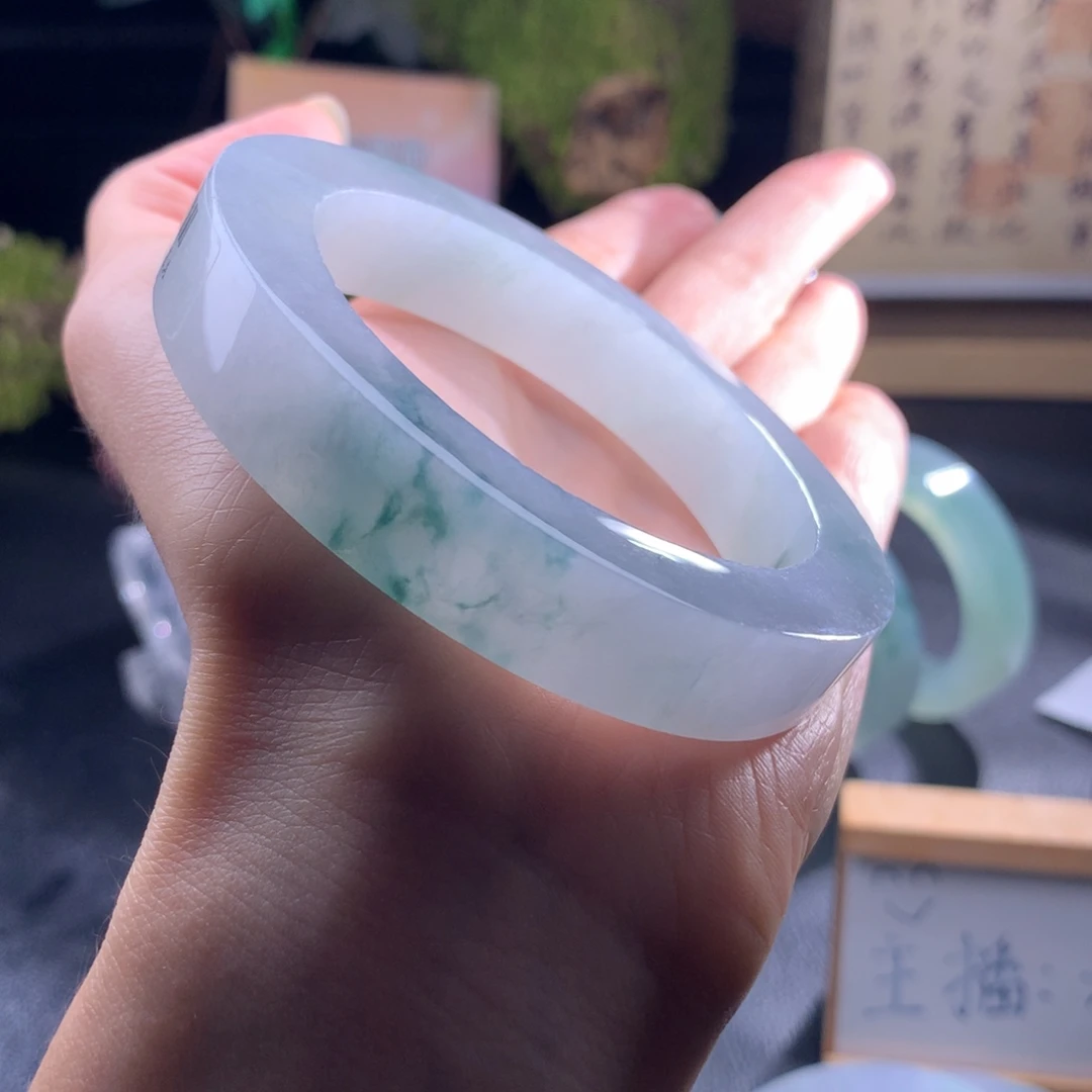 刘***阳定制翡翠未镶嵌手镯