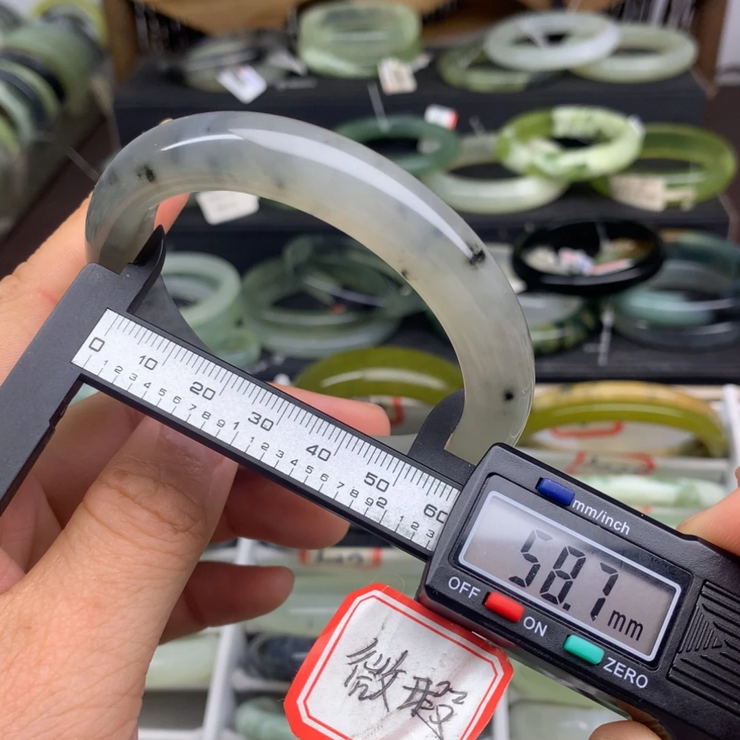 蛇纹石玉未镶嵌手镯1005